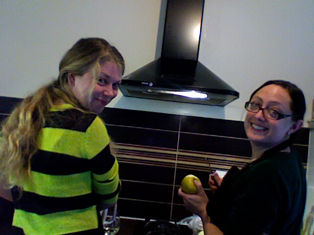 Crumble Making apple crumble